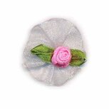 Roosje satijn roze op wit organza blad 30 mm (10 stuks)