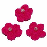 Gehaakt bloemetje fuchsia met pareltje 20 mm (10 stuks)