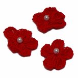Gehaakt bloemetje rood met pareltje 20 mm (10 stuks)