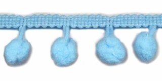 Pompom band licht blauw (ca. 9 meter)