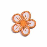 Applicatie bloem wit/oranje klein (10 stuks) Applicatie bloem wit/oranje klein (10 stuks)