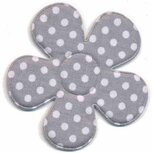 Applicatie bloem grijs met witte stippen katoen groot 45 mm (ca. 25 stuks) Applicatie bloem grijs met witte stippen katoen groot 45 mm (ca. 25 stuks)