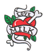 Opstrijkbare applicatie tattoo 'Love MILK' (5 stuks)