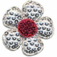 Applicatie pailletten bloem zilver met rood hart GROOT 60 mm (10 stuks)